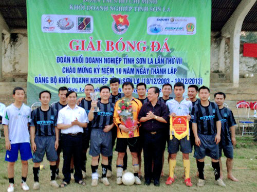 Đội bóng đá PCSL đoạt ngôi vô địch Giải bóng đá Cúp Pha Lê